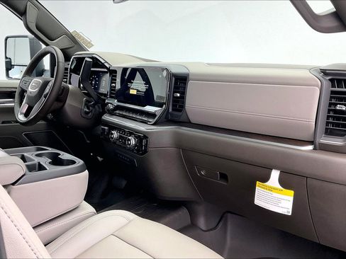 New 2026 GMC Sierra 3500 SLT image 6