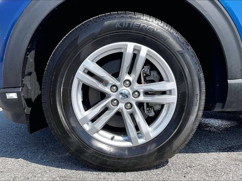 Used 2023 Ford Explorer XLT AWD/4WD image 9