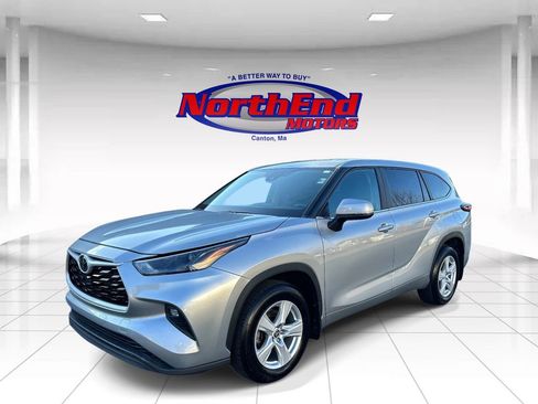 Used 2024 Toyota Highlander LE AWD/4WD image 7