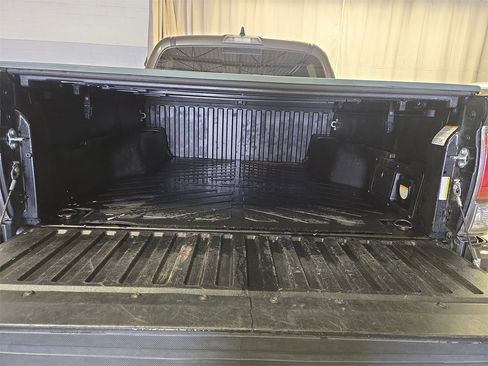 Used 2021 Toyota Tacoma TRD Sport w/ Technology Package image 12