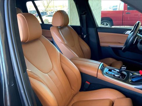 Used 2022 BMW X7 xDrive40i w/ M Sport Package image 9