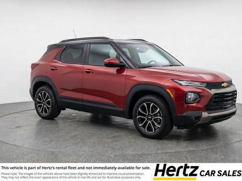 Used 2025 Chevrolet TrailBlazer LT FWD image 1