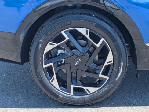 Certified 2025 Kia Sportage SX FWD image 9