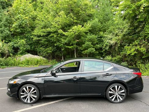 Used 2020 Nissan Altima 2.5 SR AWD/4WD image 2