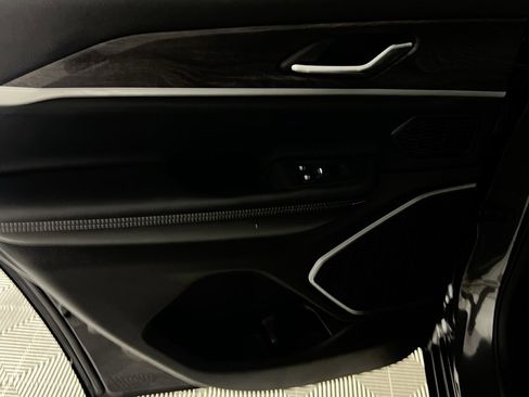 Used 2022 Jeep Grand Cherokee Limited image 24