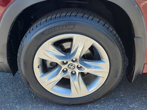 Used 2016 Toyota Highlander Limited Platinum AWD/4WD image 23