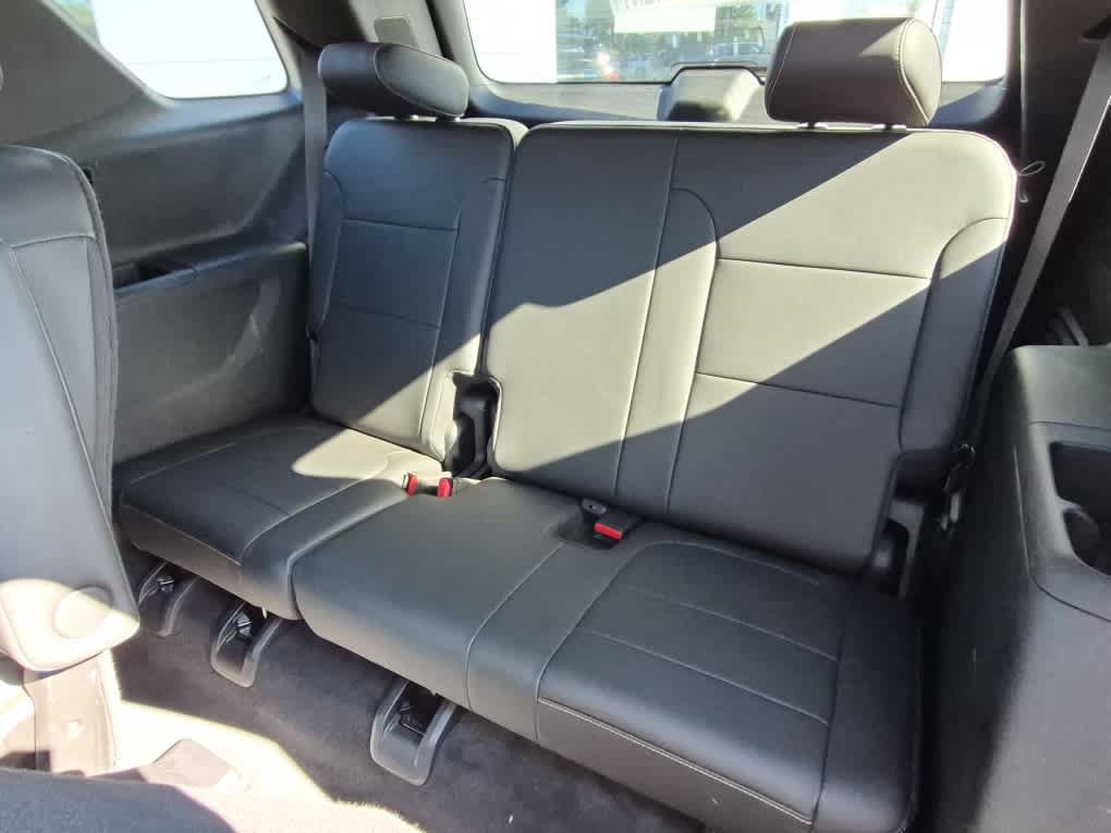 Used 2023 Chevrolet Traverse LT w/ LT Premium Package AWD/4WD image 7