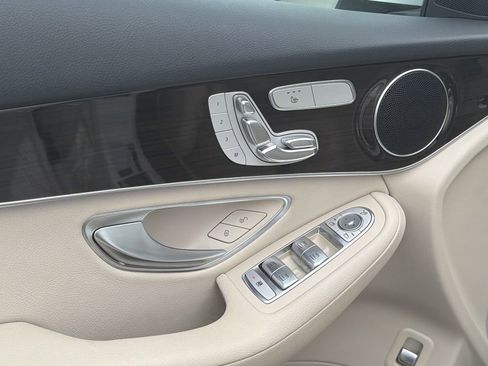 Used 2022 Mercedes-Benz GLC 300 4MATIC image 24