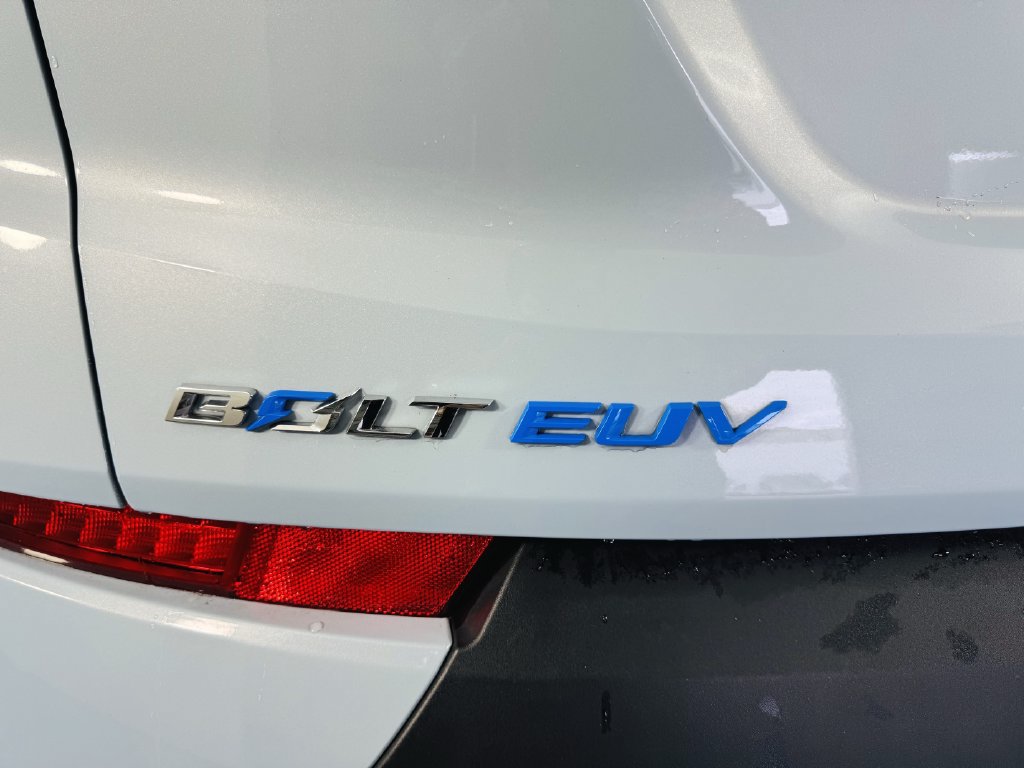 Used 2023 Chevrolet Bolt EUV LT FWD image 24