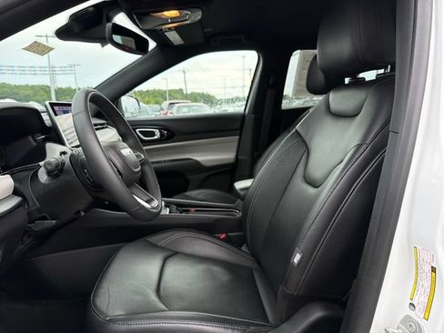 Used 2025 Jeep Compass Limited w/ Elite Group AWD/4WD image 9