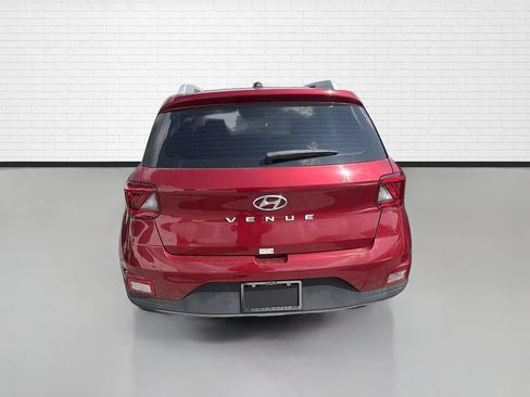 Used 2024 Hyundai Venue SEL FWD image 8