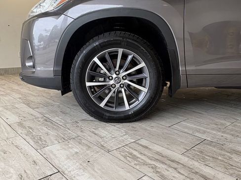 Used 2018 Toyota Highlander XLE AWD/4WD image 22