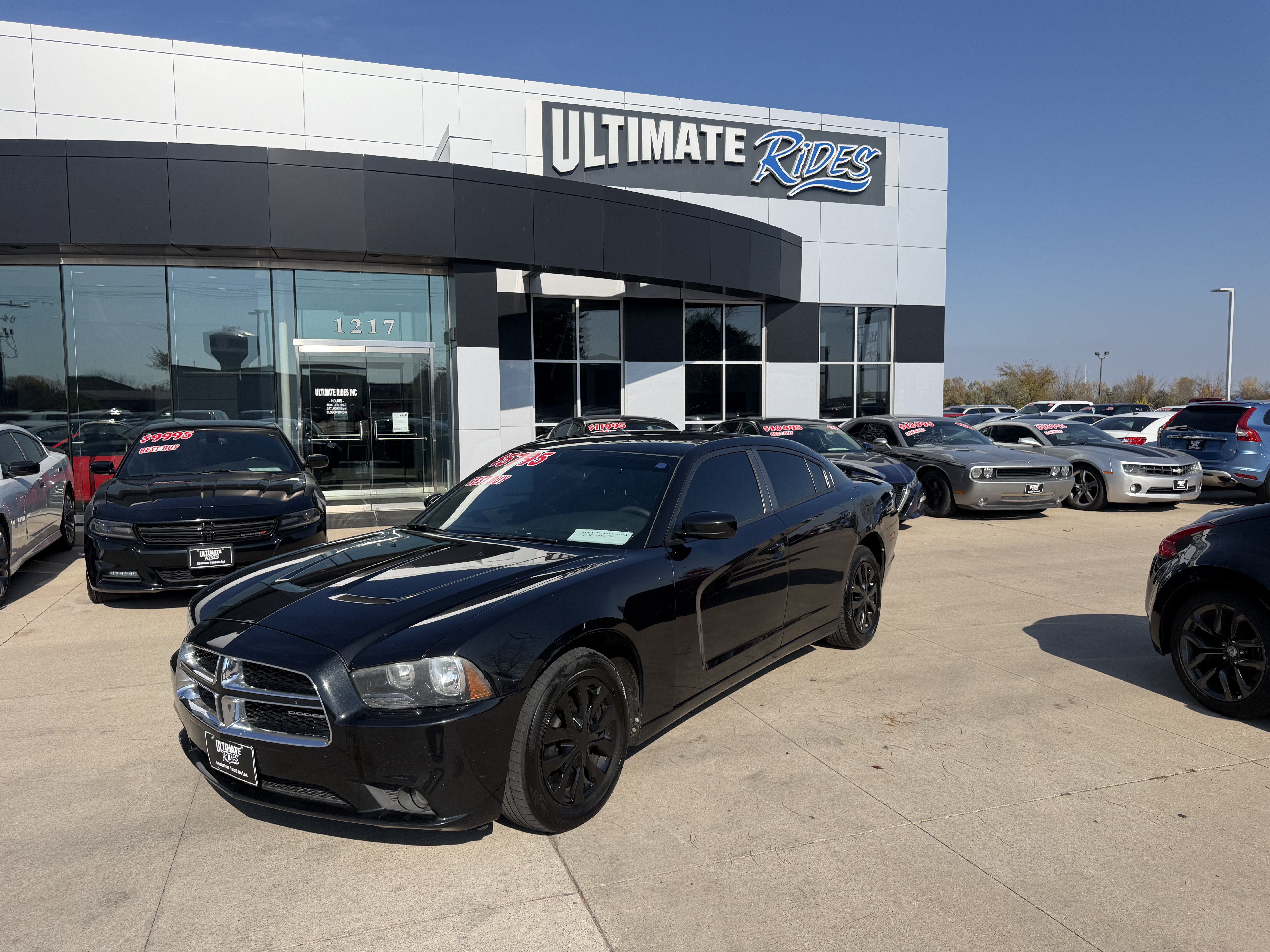 Used 2011 Dodge Charger SE RWD image 1