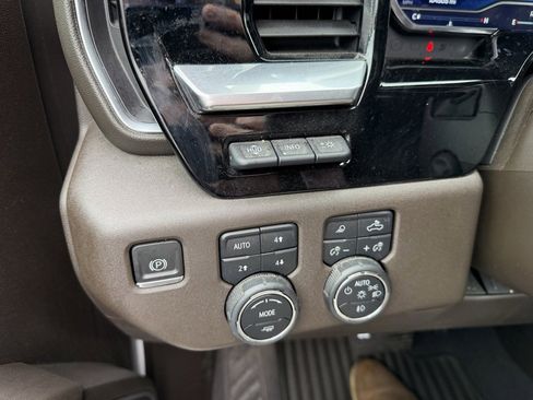 Used 2022 Chevrolet Silverado 1500 LTZ w/ Technology Package image 27