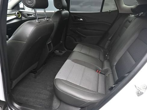 Used 2025 Chevrolet Trax LT FWD image 14