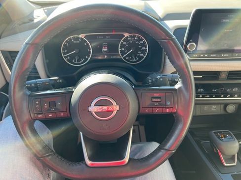 Used 2023 Nissan Rogue SV w/ SV Premium B Package image 16