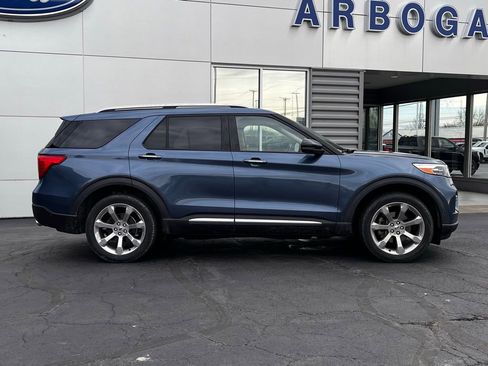 Used 2020 Ford Explorer Platinum w/ Premium Technology Package image 2