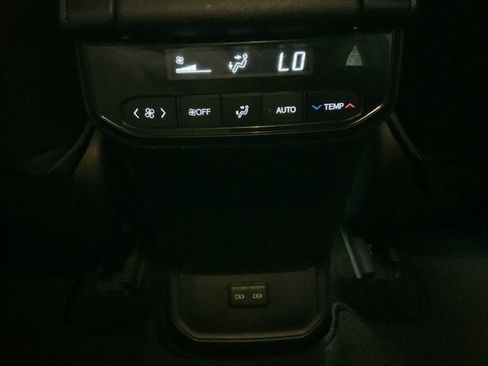 Used 2023 Toyota Highlander LE AWD/4WD image 23