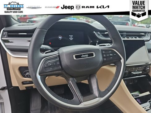 Used 2022 Jeep Grand Cherokee Limited 4xe w/ Luxury Tech Group II AWD/4WD image 16