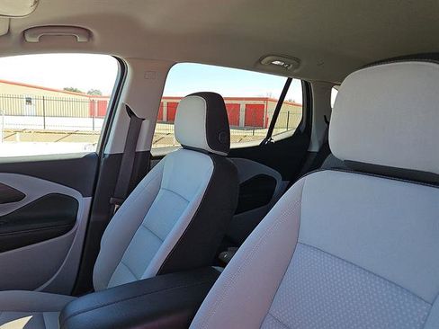 Used 2024 GMC Terrain SLE image 11