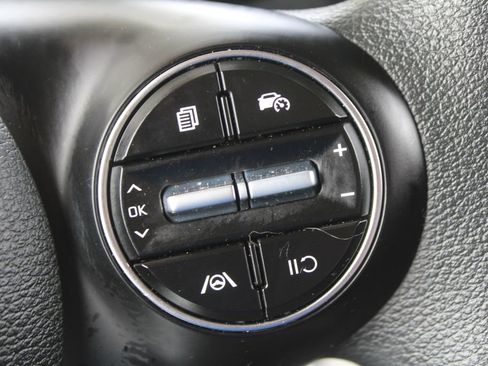 Certified 2025 Kia Soul LX FWD image 29
