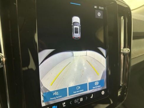 Used 2025 Volvo XC40 B5 Core image 15