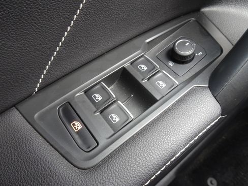 Used 2022 Volkswagen Tiguan SE R-Line AWD/4WD image 17