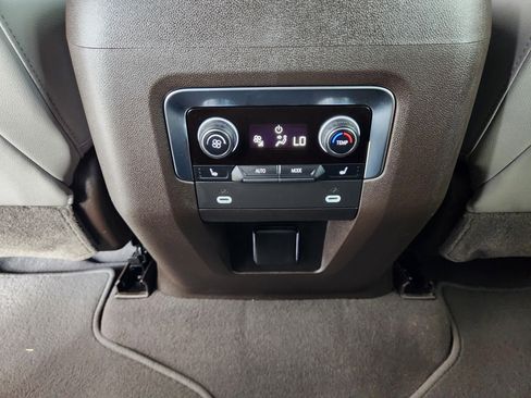 Used 2021 Chevrolet Tahoe LT w/ Luxury Package RWD image 33
