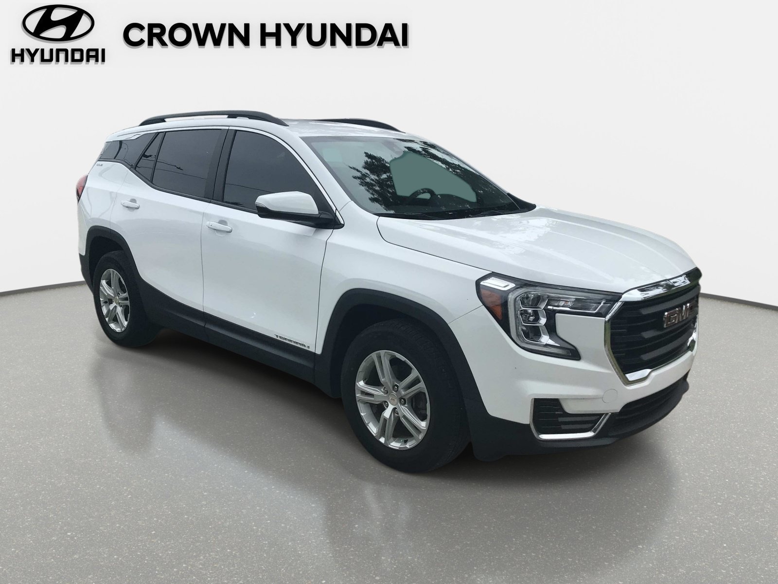 Used 2023 GMC Terrain SLE w/ Driver Convenience Package FWD image 3