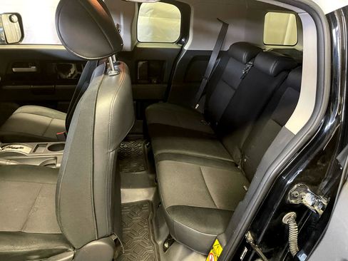 Used 2007 Toyota FJ Cruiser 4WD w/ Upgrade Pkg 2 image 27