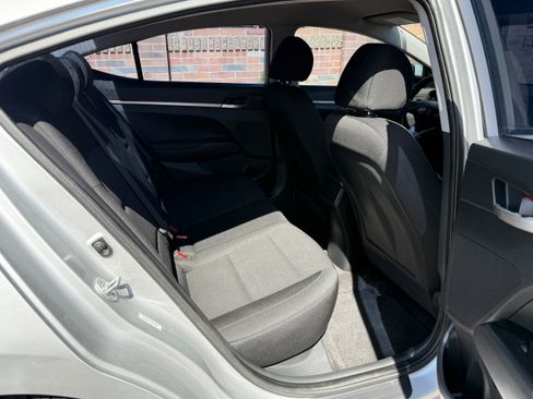Used 2019 Hyundai Elantra SE w/ Cargo Package FWD image 12