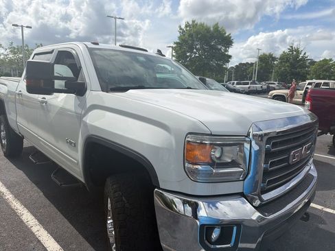 Used 2017 GMC Sierra 2500 SLE w/ HD SLE Preferred Plus Package AWD/4WD image 2