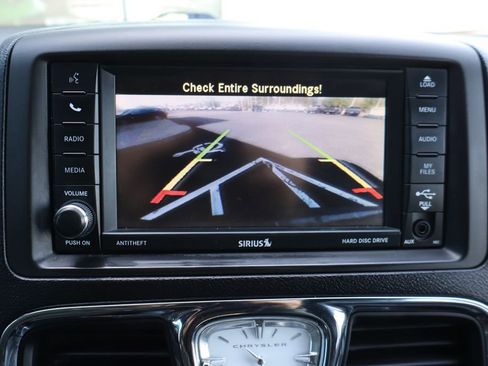 Used 2015 Chrysler Town & Country S w/ Driver Convenience Group FWD image 11