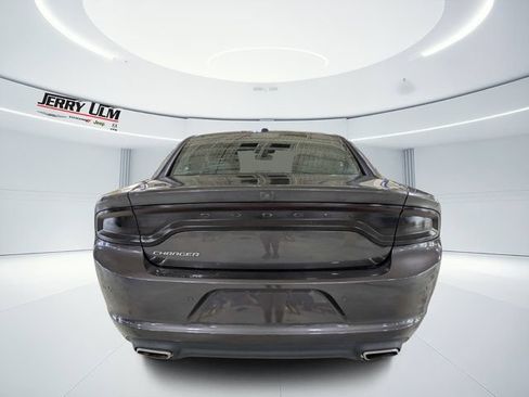 Used 2019 Dodge Charger SXT RWD image 4