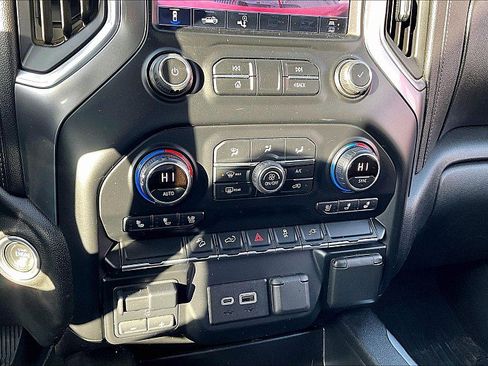 Used 2020 Chevrolet Silverado 2500 LTZ AWD/4WD image 16