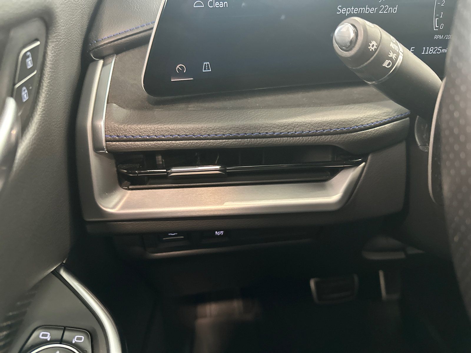 Used 2024 Cadillac XT4 Sport w/ LPO, Floor Liner Package AWD/4WD image 19