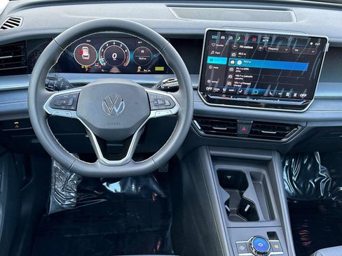 New 2026 Volkswagen Tiguan SE image 13
