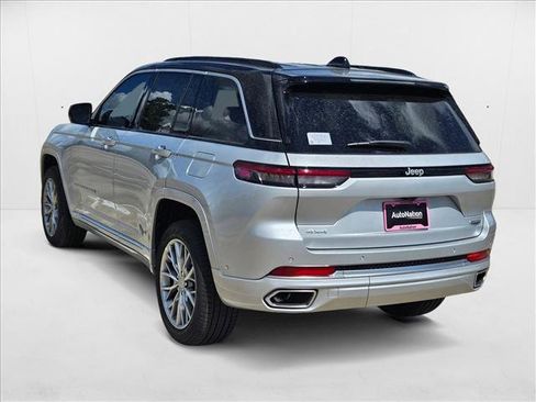 New 2025 Jeep Grand Cherokee Summit w/ Luxury Tech Group V image 9