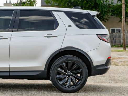 Used 2020 Land Rover Discovery Sport SE image 16