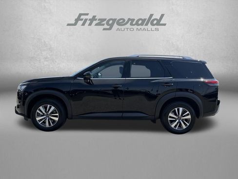 Used 2025 Nissan Pathfinder SL image 7