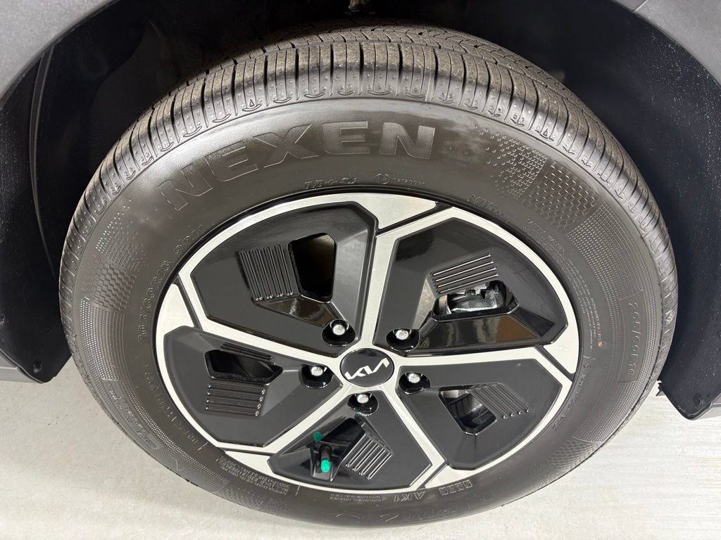 New 2026 Kia Niro EX FWD image 11
