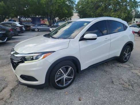 Used 2021 Honda HR-V EX image 2