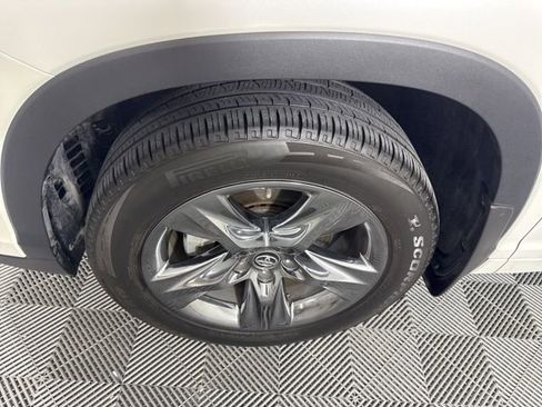 Used 2018 Toyota Highlander Limited Platinum image 10