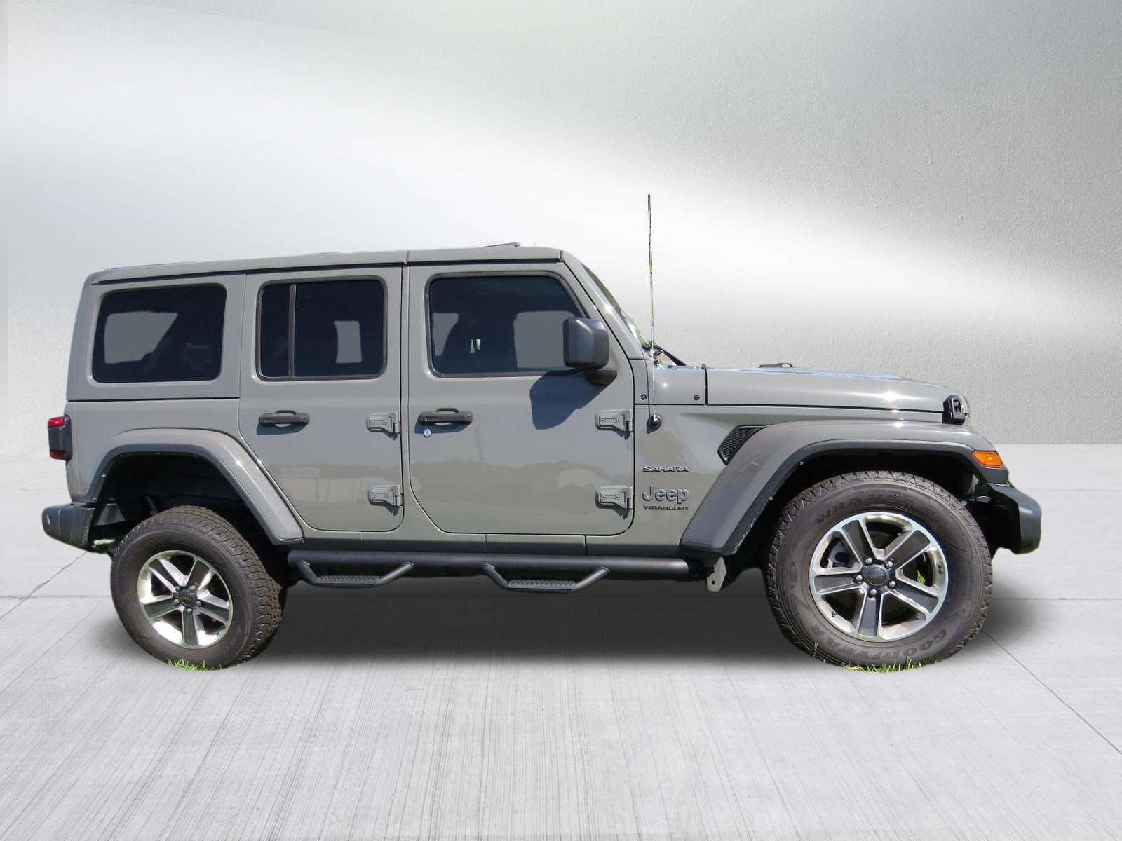 Used 2023 Jeep Wrangler Unlimited Sahara w/ Dual Top Group AWD/4WD image 2