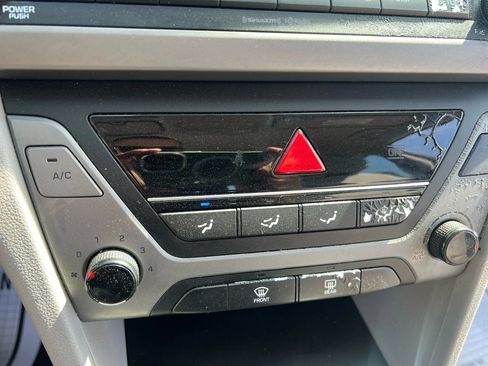 Used 2017 Hyundai Elantra SE FWD image 14
