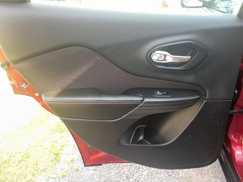 Used 2015 Jeep Cherokee Sport w/ Sport Appearance Group FWD image 8