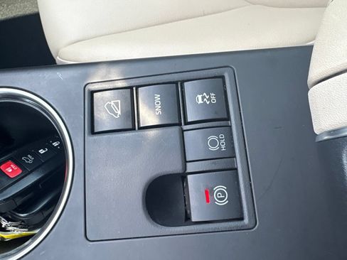 Used 2023 Toyota Highlander XLE AWD/4WD image 39