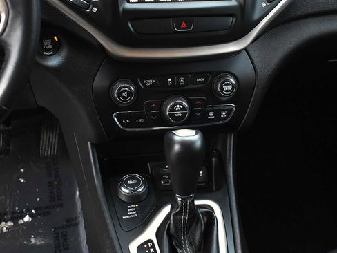 Used 2016 Jeep Cherokee Limited image 15