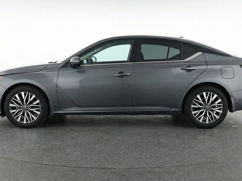 Used 2025 Nissan Altima 2.5 SV image 5