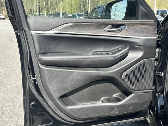New 2026 Jeep Grand Cherokee Altitude AWD/4WD image 11